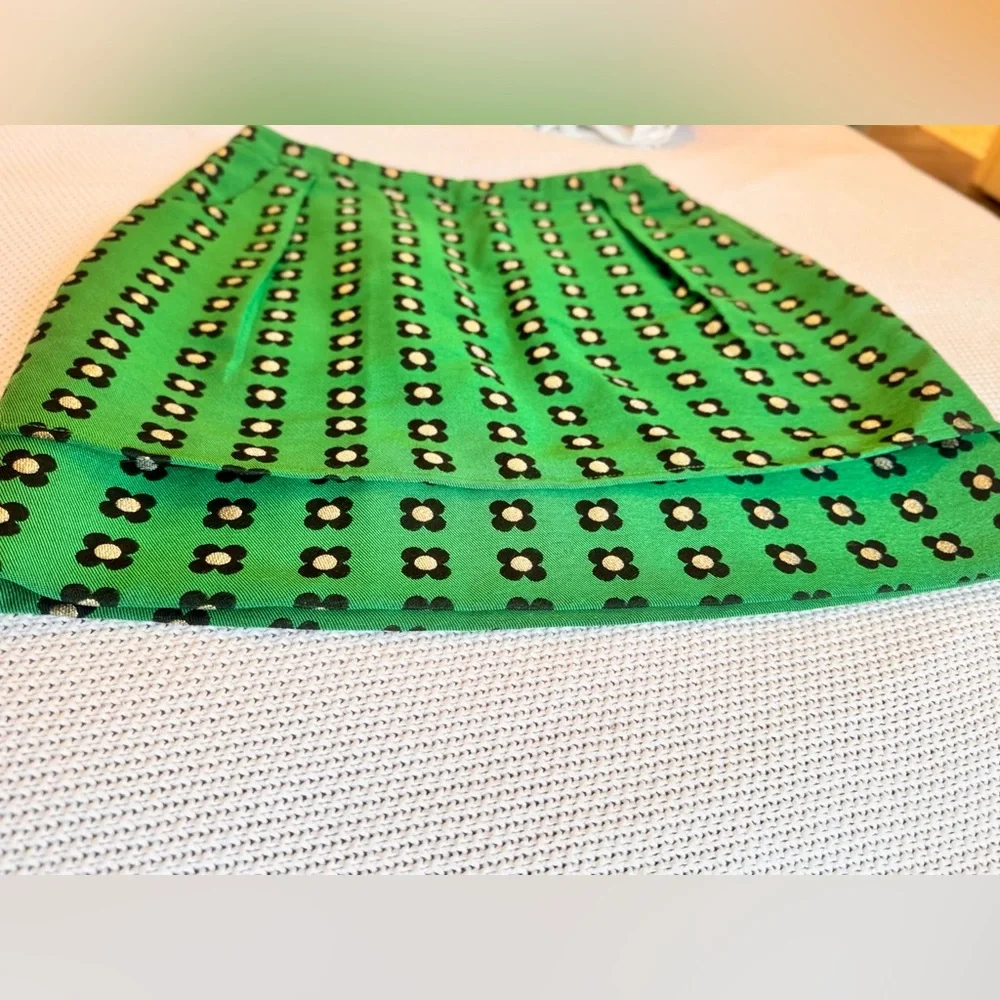 ANTHROPOLOGIE + HD in Paris Green & Gold Patterned Mini Skirt